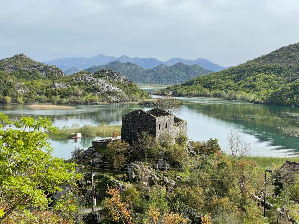 Lake House Puro Villa Dodosi Bagian luar foto