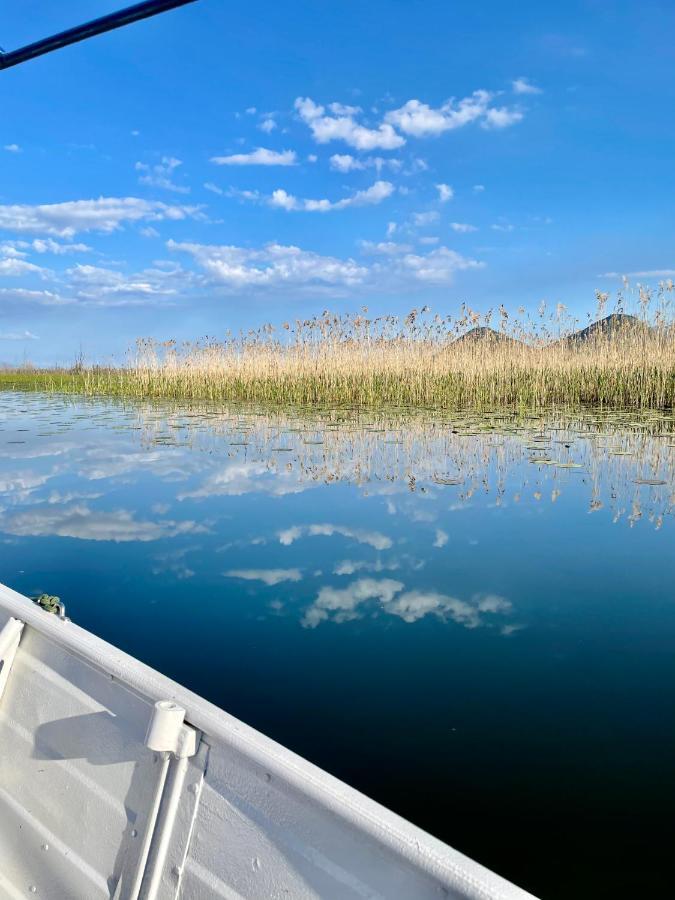 Lake House Puro Villa Dodosi Bagian luar foto