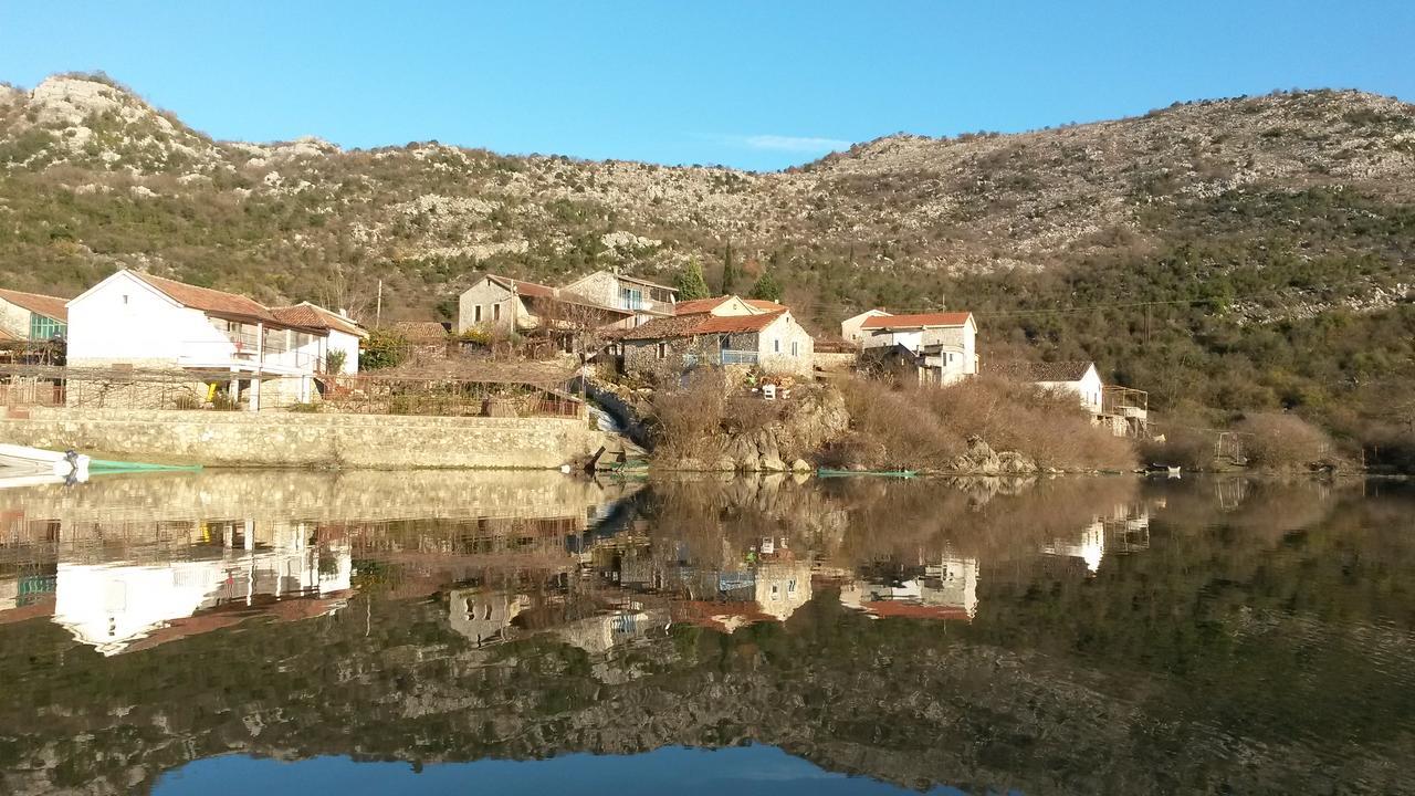 Lake House Puro Villa Dodosi Bagian luar foto