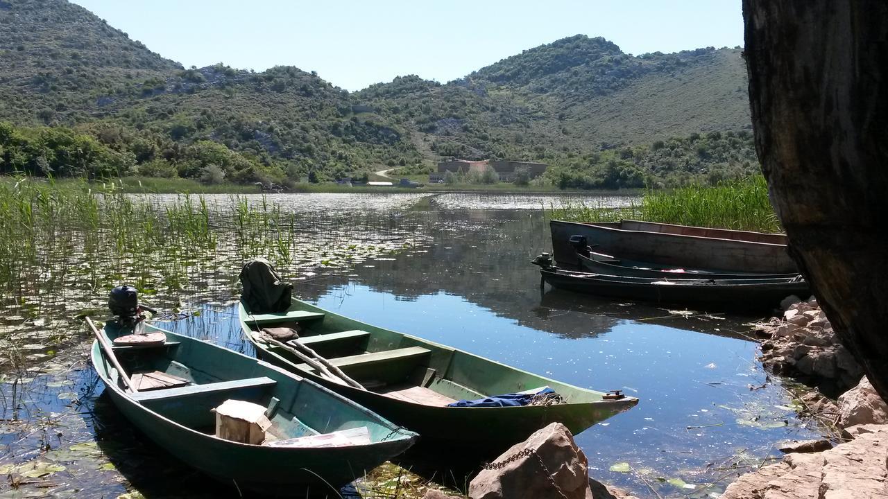 Lake House Puro Villa Dodosi Bagian luar foto